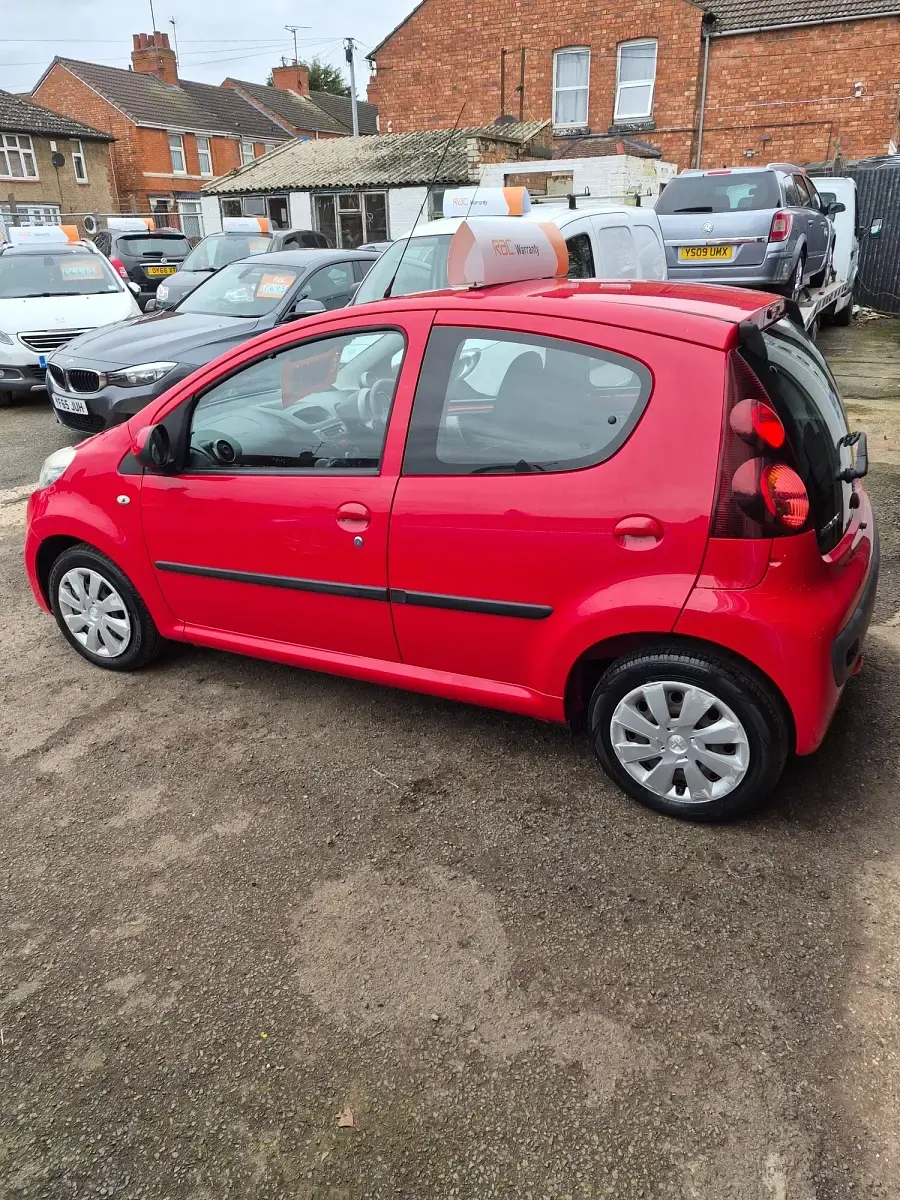 Used Peugeot 107 Active 68 HP (50 kW) 2014 Red Hatchback
