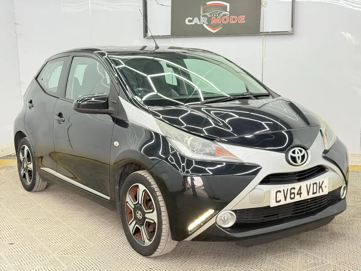 Used Toyota Aygo X-clusiv 69 HP (50 kW) 2015 Black Hatchback