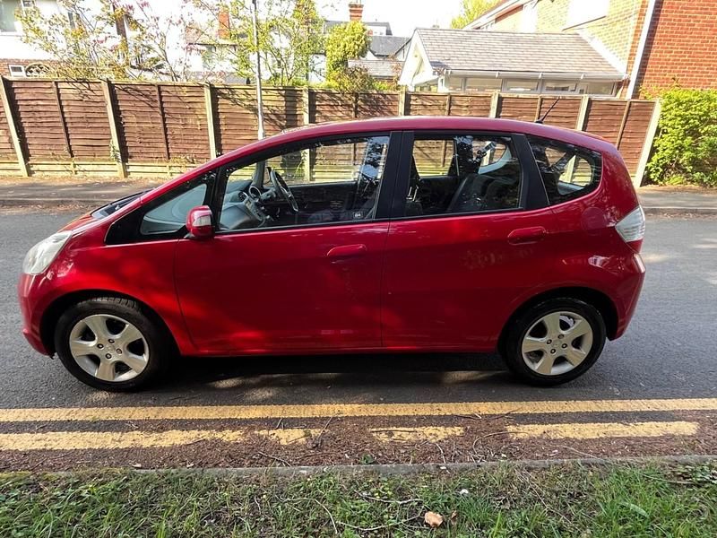Used Honda Jazz ES 100 HP (73 kW) 2010 Red Hatchback