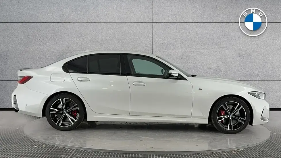 Begagnad BMW 320 M Sport 181 HK (133 kW) 2024 Vit