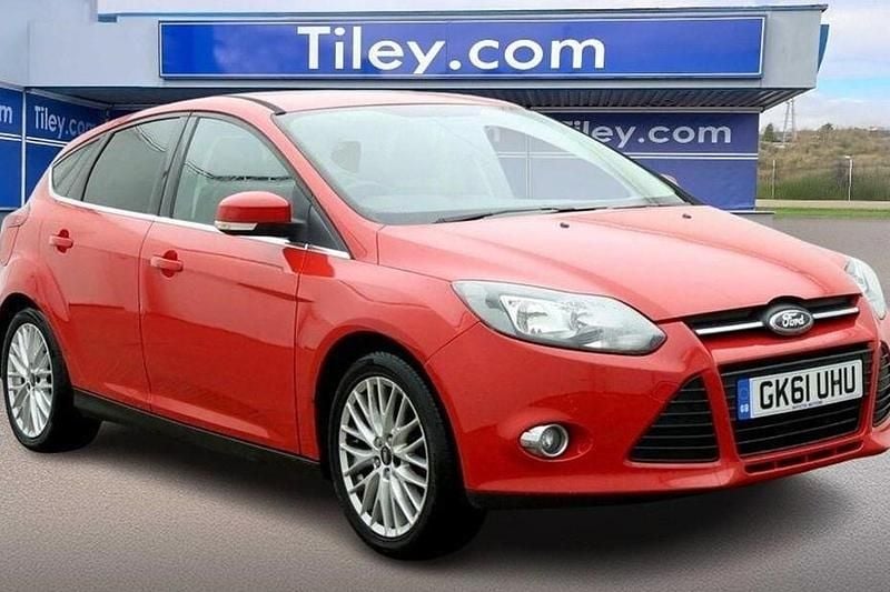 Used Ford Focus Zetec 125 HP (91 kW) 2011 Red Hatchback