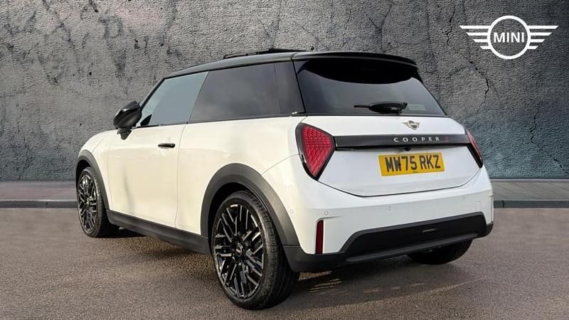Used Mini Cooper S Hatch 201 HP (147 kW) 2025 White Hatchback