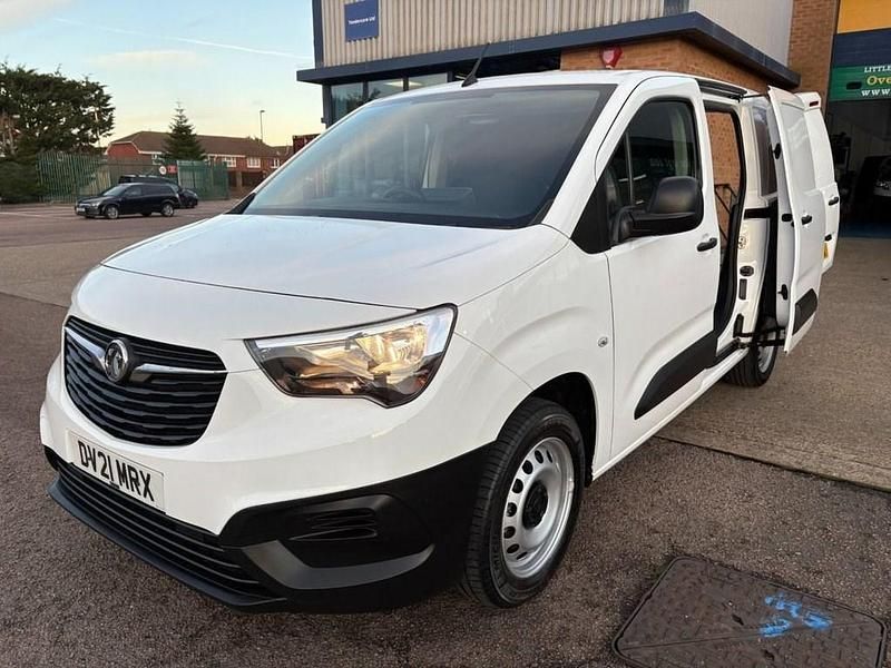 Used Vauxhall Combo S 100 HP (73 kW) 2021 White Van
