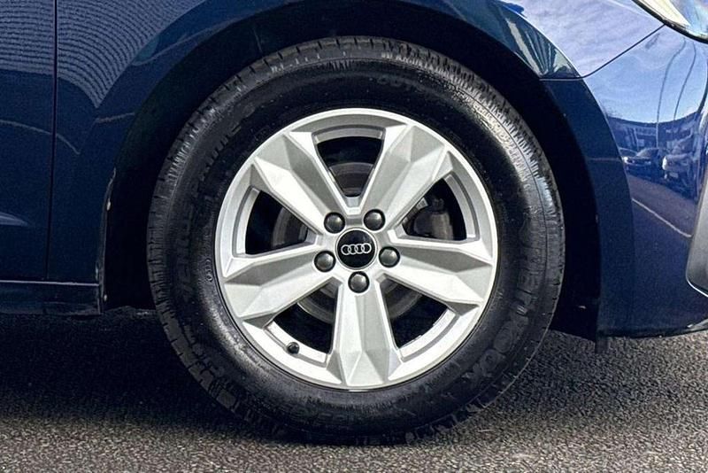 Käytetty Audi A1 Design 94 HP (69 kW) 2022 Sininen Katumaasturi