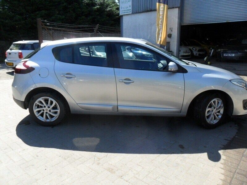 Silver Used 2015 Renault Mégane III Dynamique Hatchback | £4,500 (Fair price) - Image 1/4