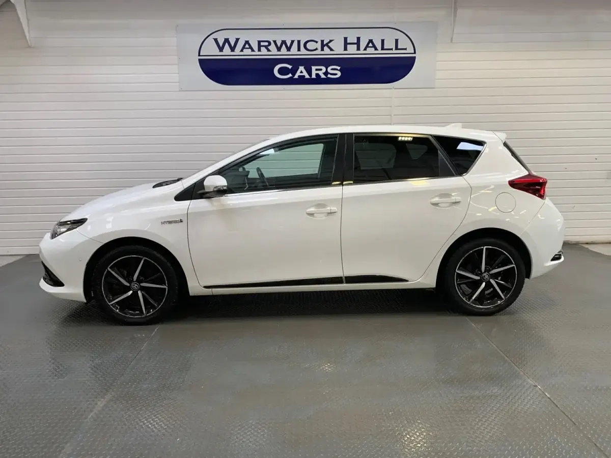 Usado Toyota Auris Hybrid Design 2018 Branco Citadino