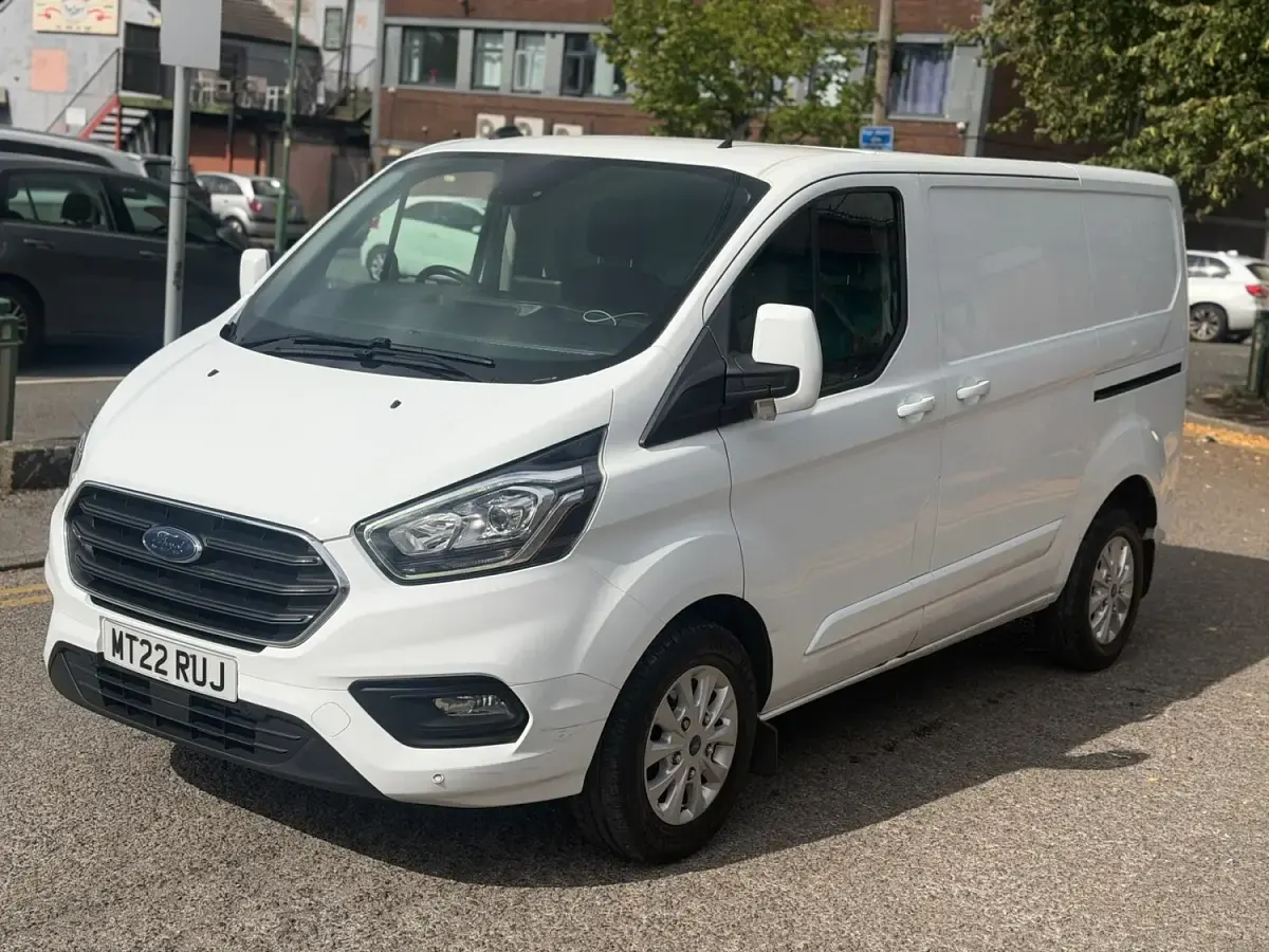 Used Ford Transit Custom Limited 130 HP (95 kW) 2022 White Van