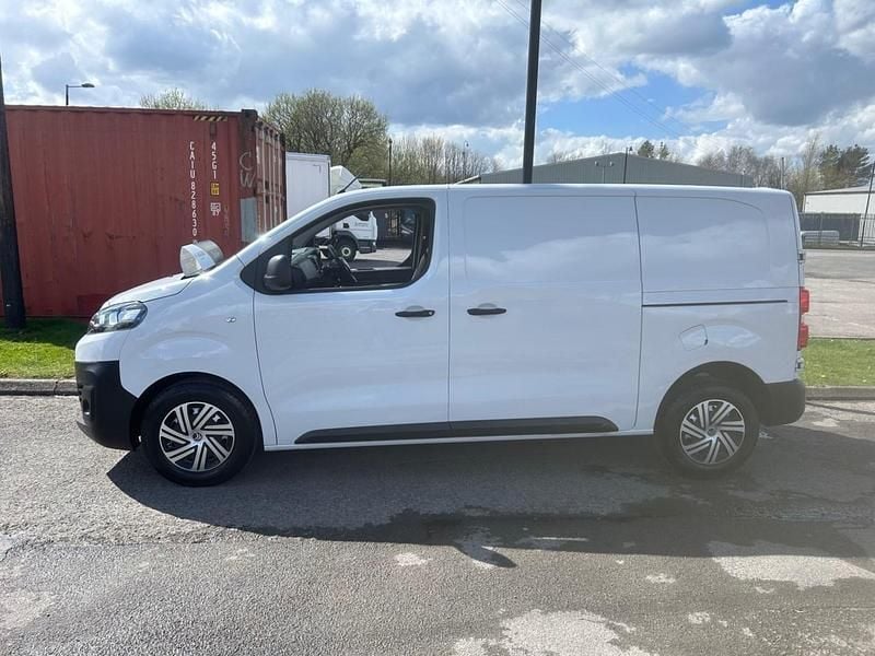 Used Citroën Dispatch 105 HP (77 kW) 2023 White MPV
