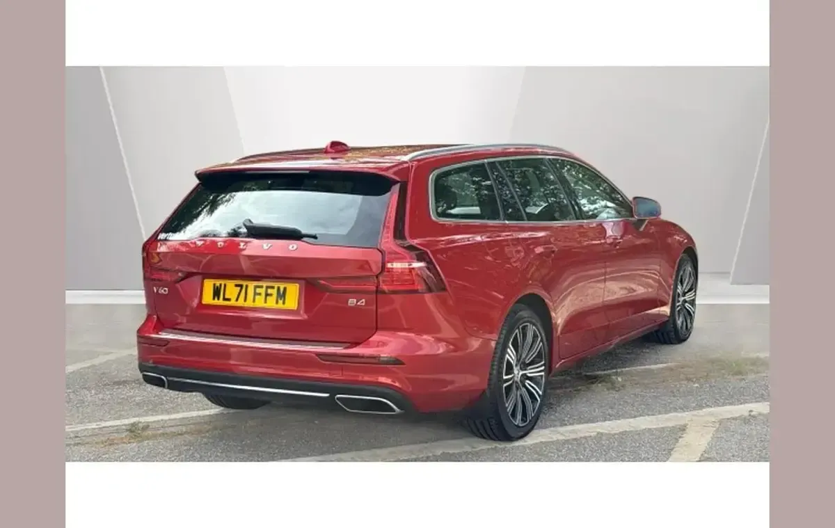 Used Volvo V60 Inscription 197 HP (144 kW) 2021 Red Estate