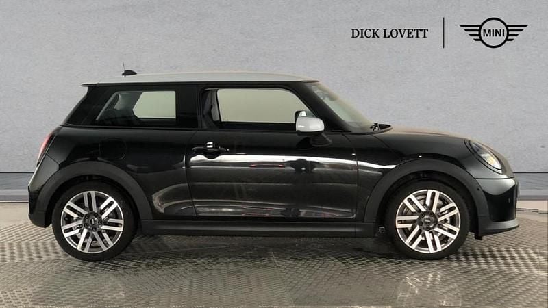 Usado Mini Cooper Hatch 154 CV (113 kW) 2024 Negro Utilitario