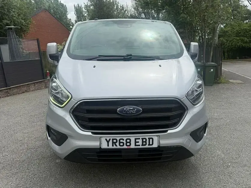 Used Ford Transit Custom Limited 170 HP (125 kW) 2018 Silver Van