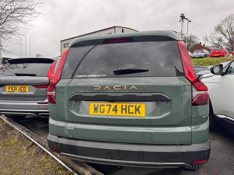 Used Dacia Jogger Extreme 140 HP (102 kW) 2024 Green MPV