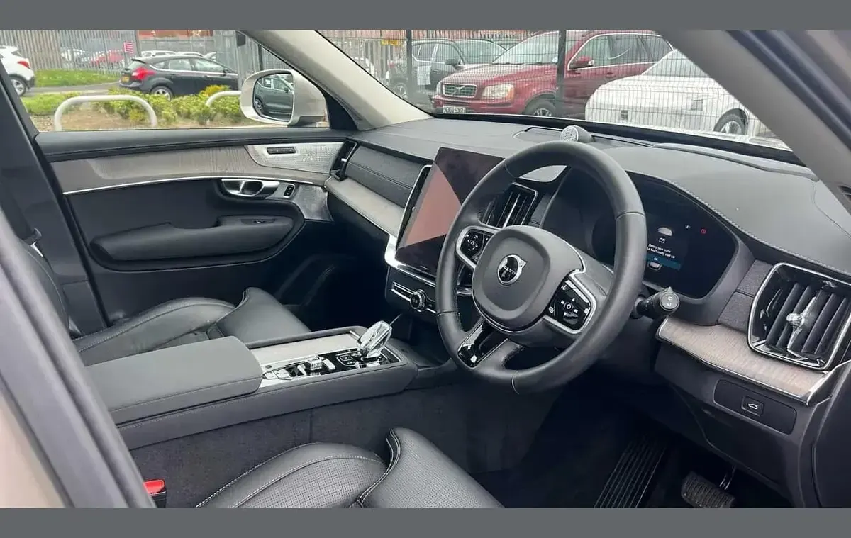 Used Volvo XC90 Ultra 455 HP (334 kW) 2025 Gold SUV