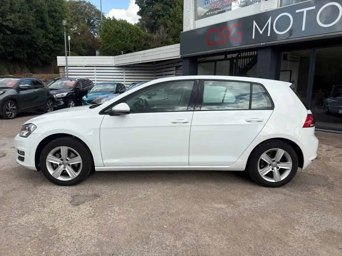 Used VW Golf VII Edition 125 HP (91 kW) 2016 White Hatchback
