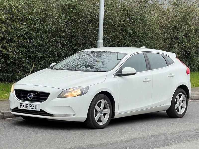 Begagnad Volvo V40 SE 2016 Vit Kombi