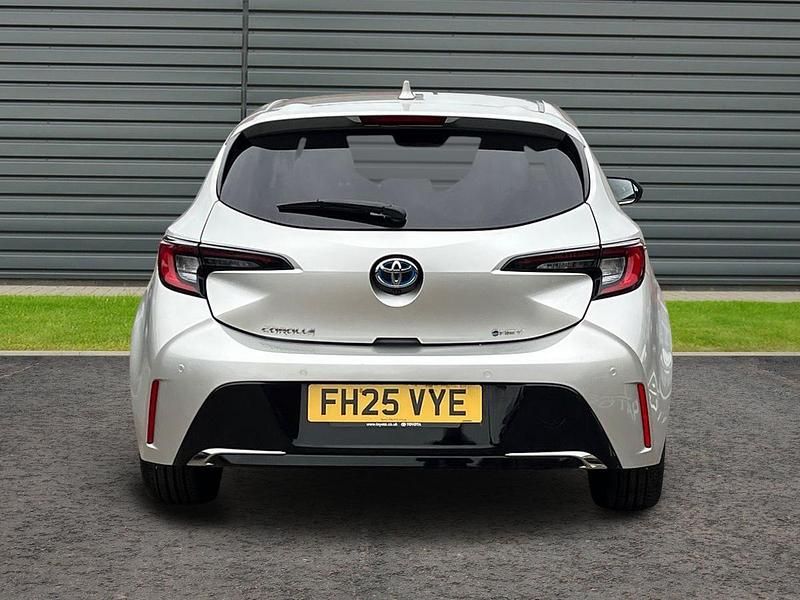 Used Toyota Corolla Design 140 HP (102 kW) 2025 Silver Hatchback