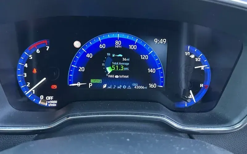 Used Toyota Corolla 122 HP (89 kW) 2019 Silver Hatchback