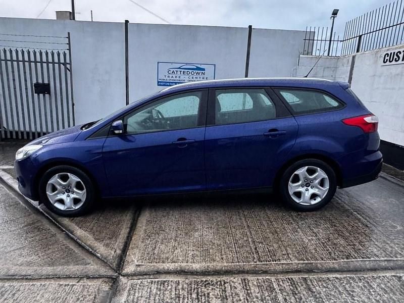 Used Ford Focus S 115 HP (84 kW) 2019 Blue Estate