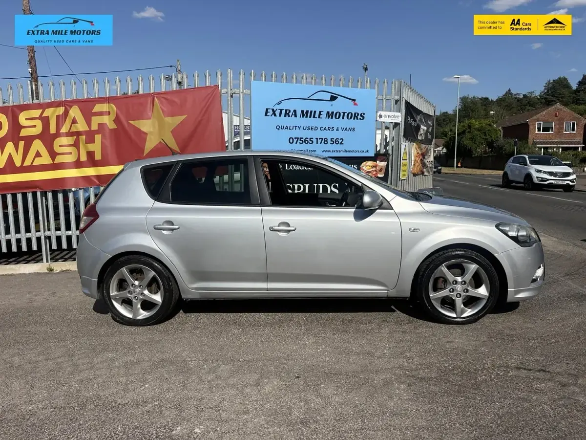 Used Kia Ceed 124 HP (91 kW) 2011 Silver Hatchback