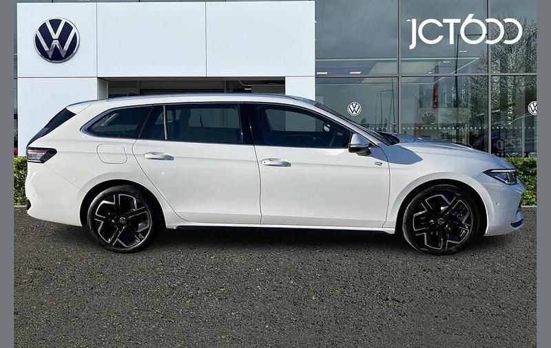 Used VW Passat R-line 150 HP (110 kW) 2025 White Estate
