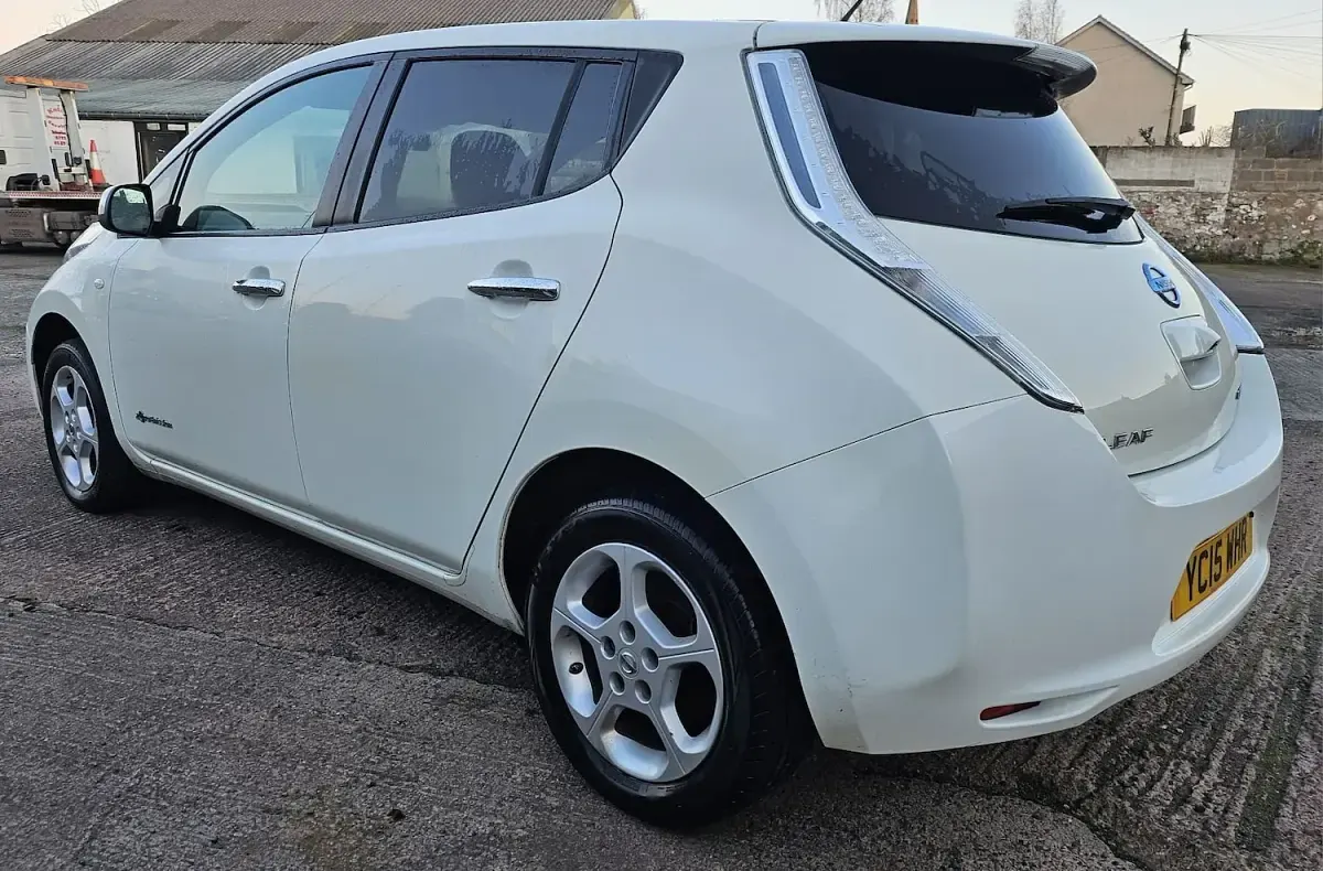Used Nissan Leaf Acenta 80 kW (109 HP) 2015 White Hatchback