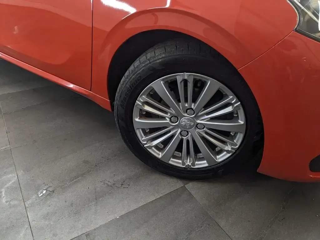 Used Peugeot 208 Allure 2018 Orange Hatchback
