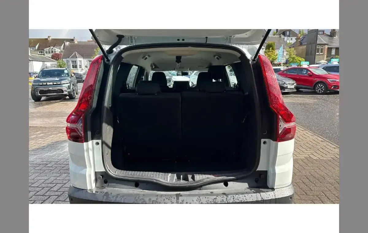 Used Dacia Jogger Essentiel 110 HP (80 kW) 2022 White MPV