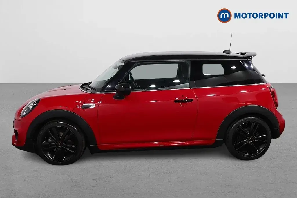 Begagnad Mini Cooper Hatch 2019 Röd Halvkombi