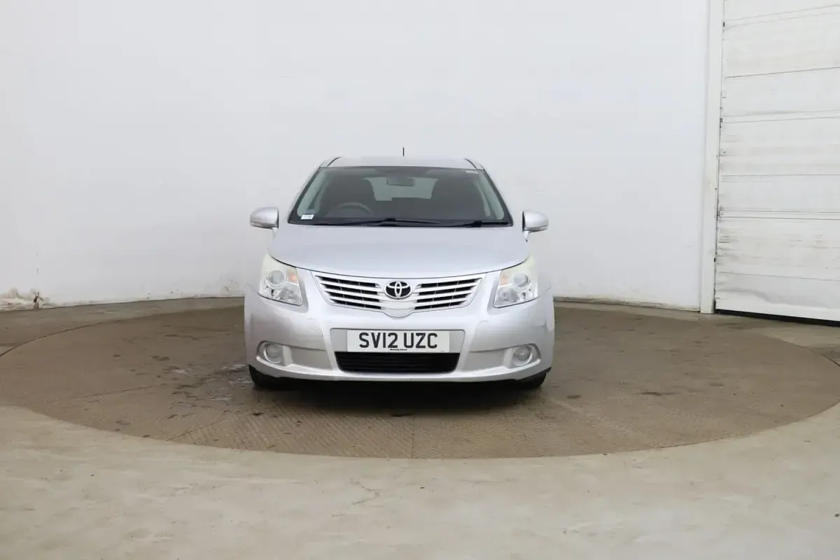 Used Toyota Avensis 124 HP (91 kW) 2012 Silver Estate