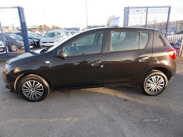 Used Dacia Sandero Ambiance 73 HP (53 kW) 2016 Black Hatchback