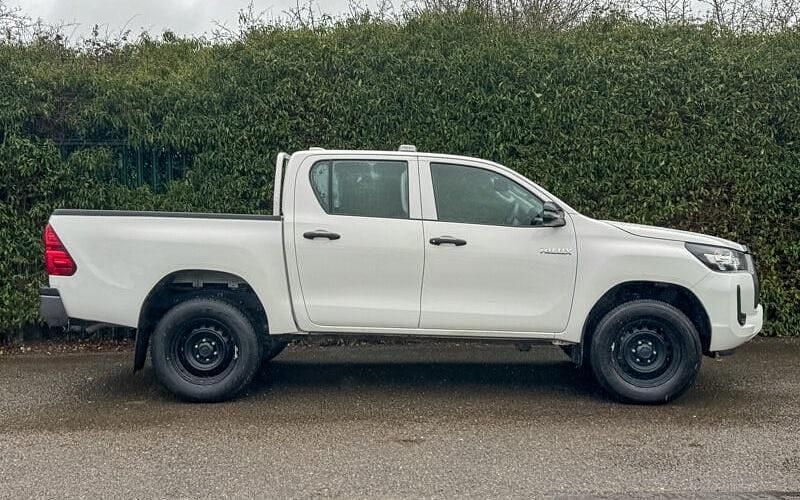 Used Toyota HiLux Active 150 HP (110 kW) 2024 Pickup