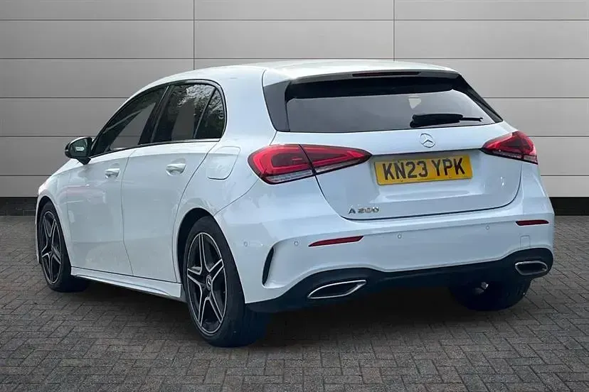 Używany Mercedes A200 Executive 163 KM (119 kW) 2023 Biały Hatchback
