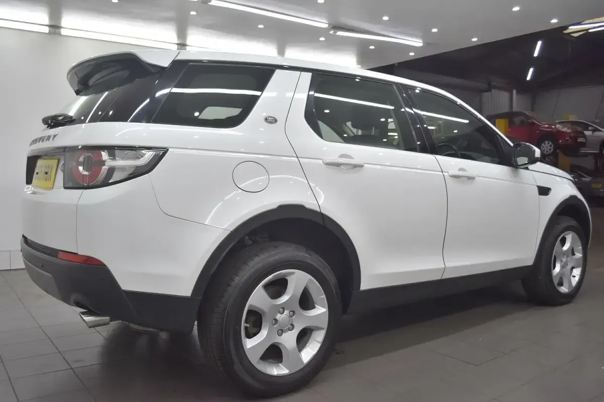 Used Land Rover Discovery 4 SE 2016 White SUV