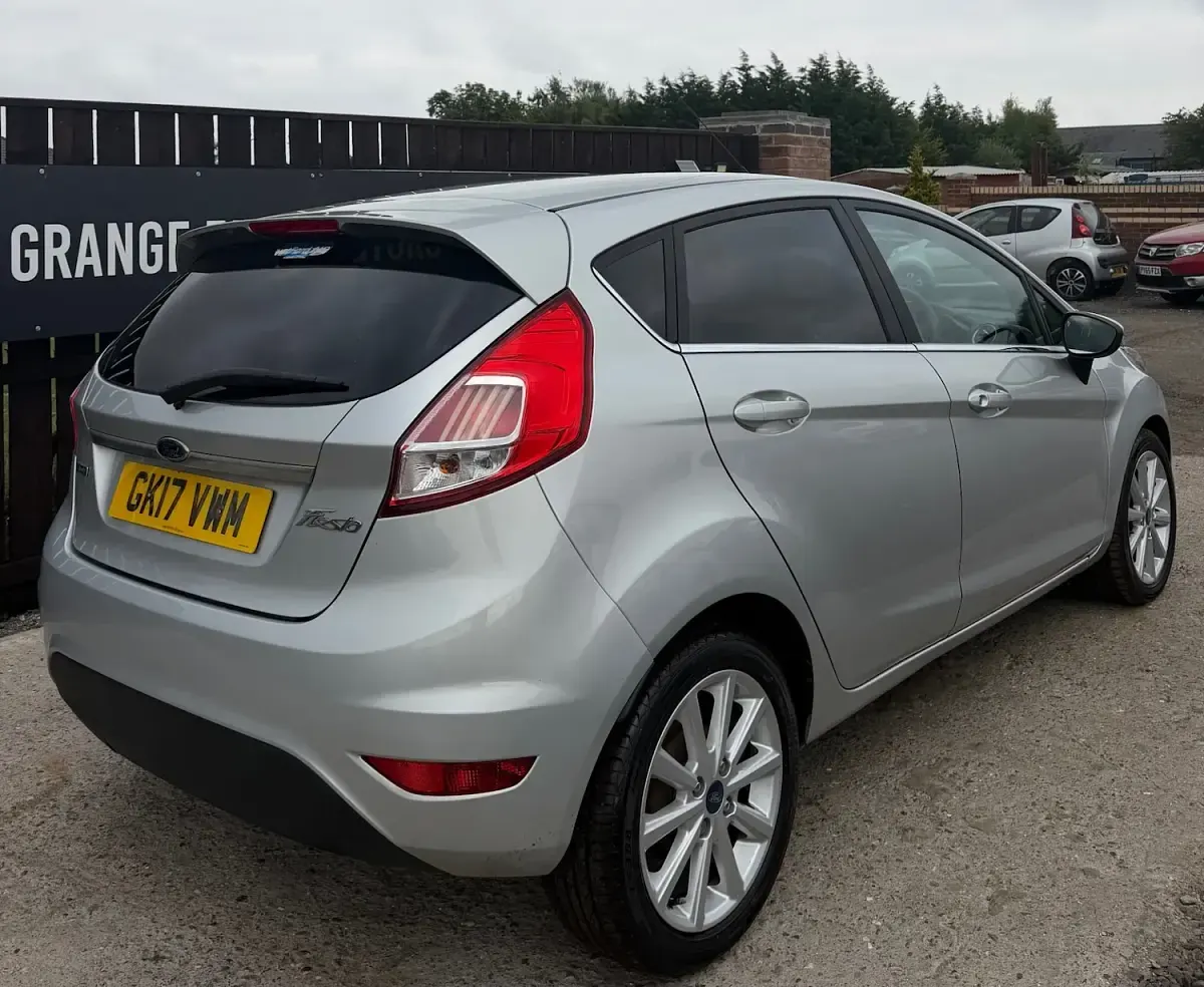 Used Ford Fiesta Titanium 100 HP (73 kW) 2017 Silver Hatchback