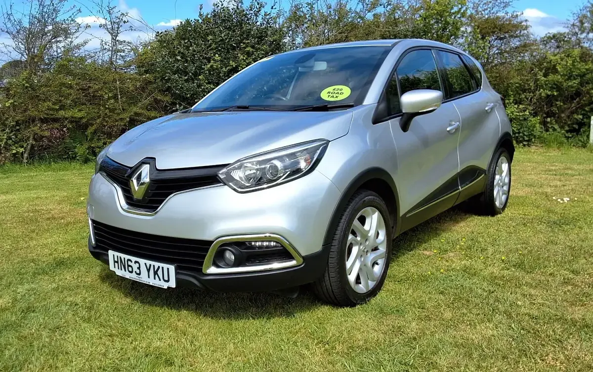 Used Renault Captur Dynamique 90 HP (66 kW) 2013 Silver SUV