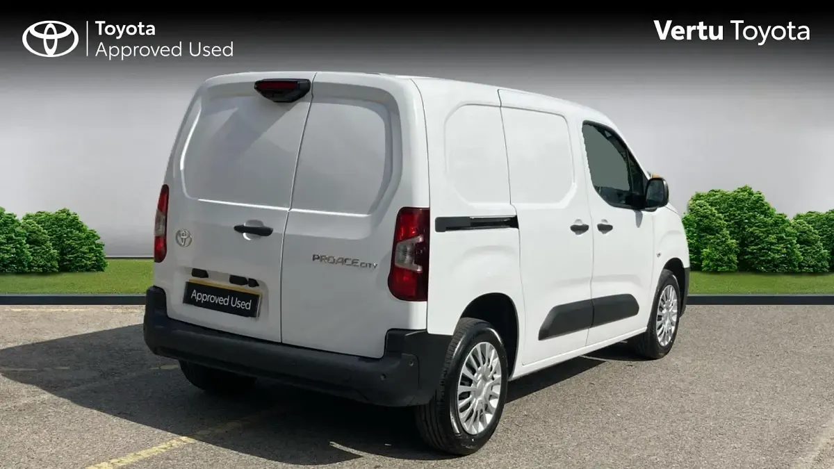 Used Toyota Proace City City 100 HP (73 kW) 2025 MPV