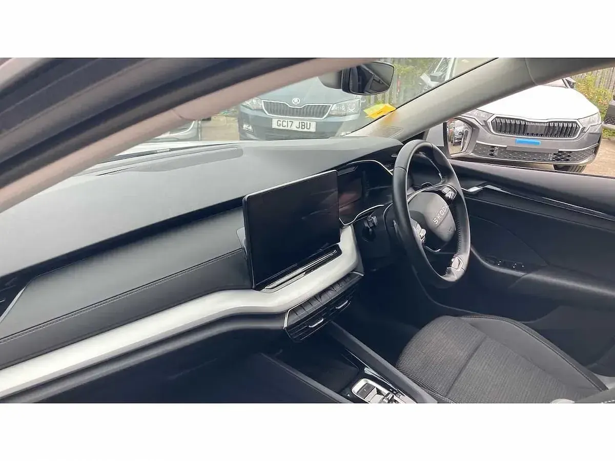 Used Skoda Octavia SE Technology 150 HP (110 kW) 2025 White Estate