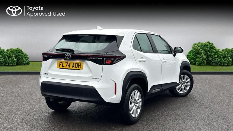 Used Toyota Yaris Hybrid 116 HP (85 kW) 2024 Pure white