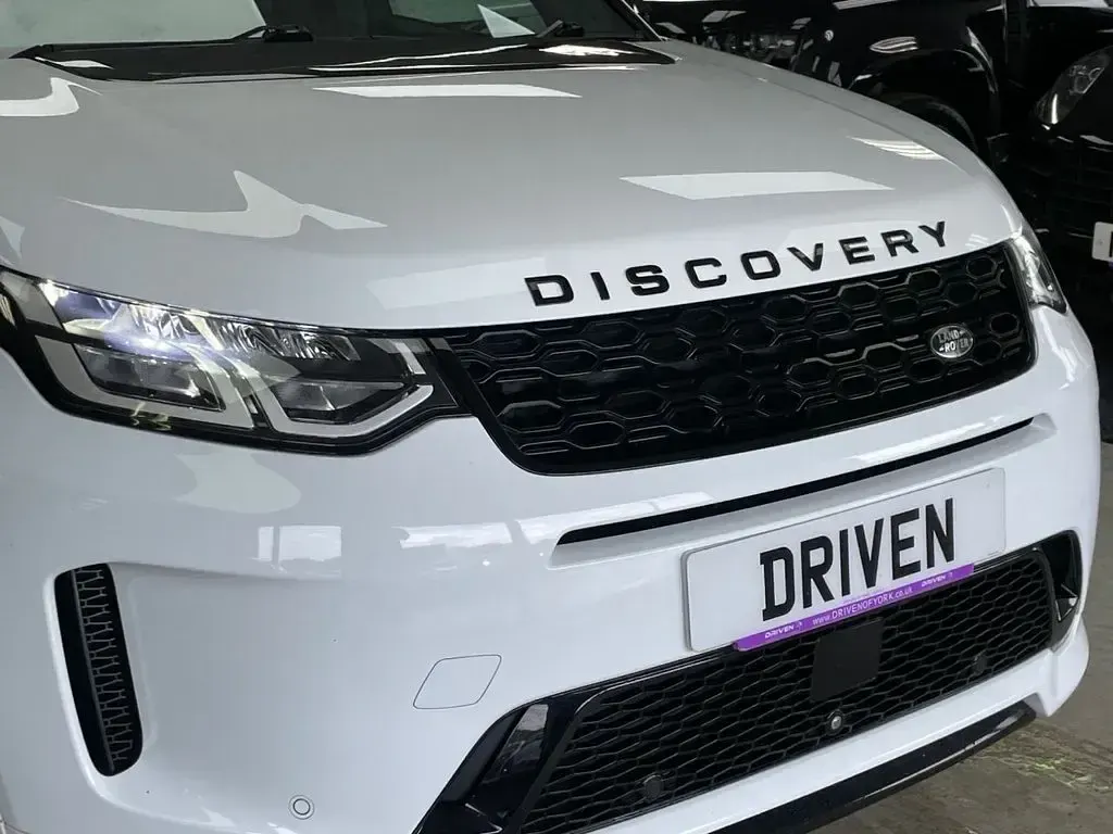 Used Land Rover Discovery 5 R-Dynamic 163 HP (119 kW) 2021 White SUV