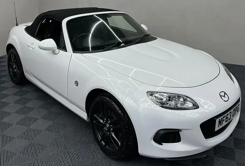 Used Mazda MX5 126 HP (92 kW) 2013 White Cabriolet