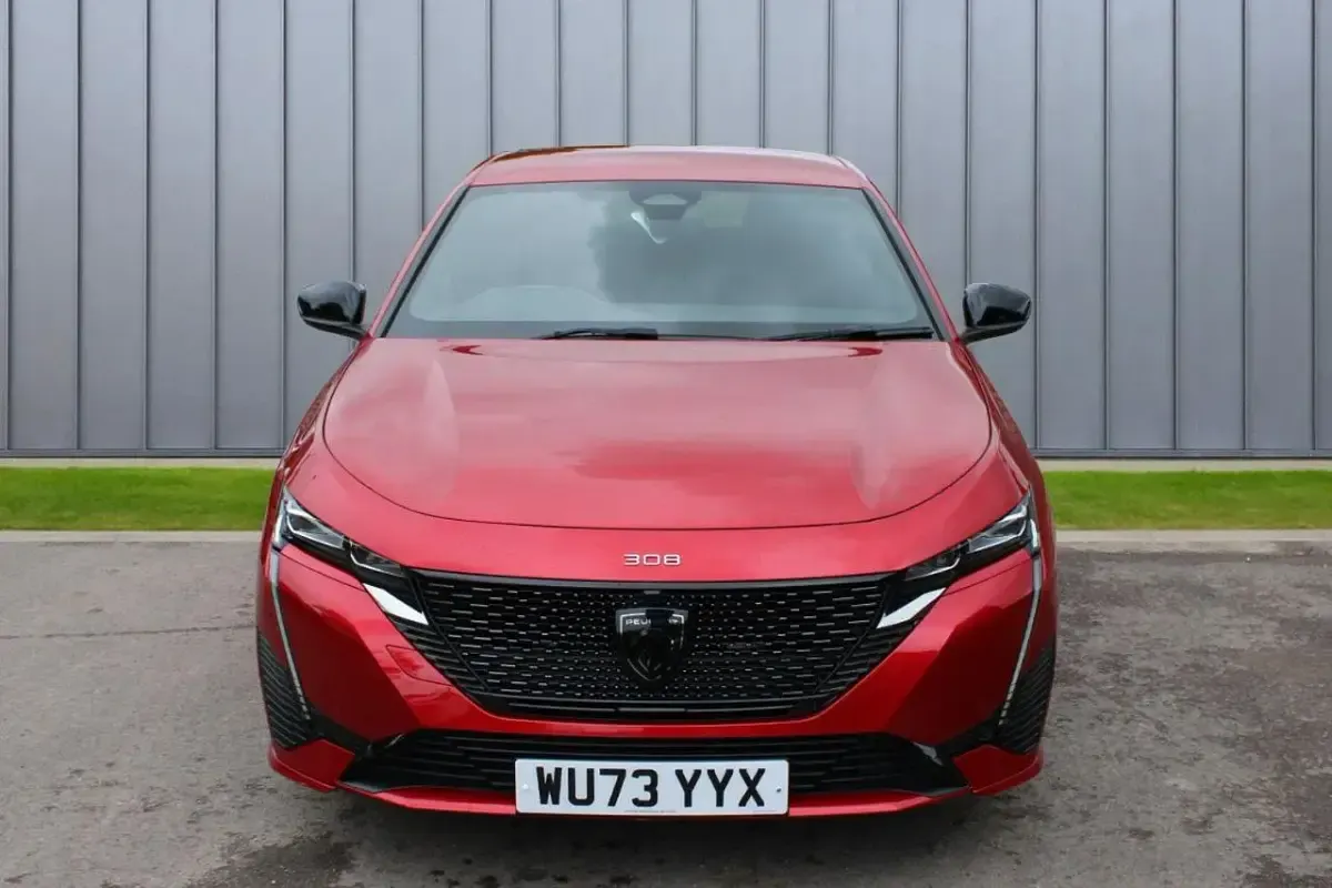 Used Peugeot 308 GT 129 HP (94 kW) 2023 Red Hatchback