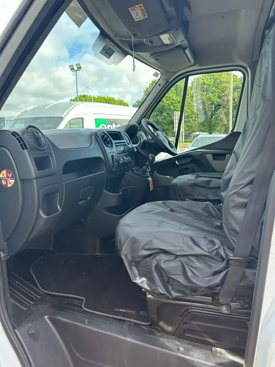 Second-hand Vauxhall Movano 2015 Alb Monovolum