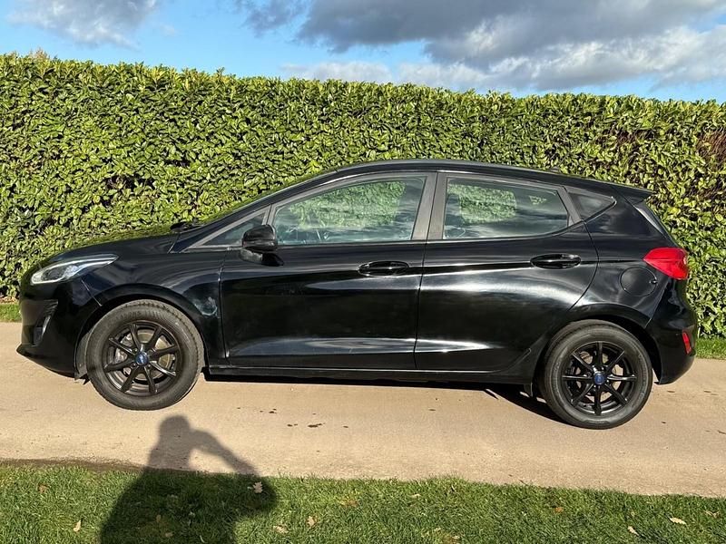 Usado Ford Fiesta Zetec 100 HP (73 kW) 2018 Preto Citadino