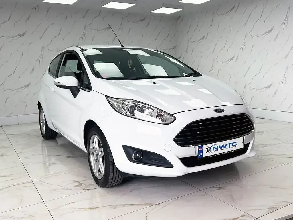 Used Ford Fiesta Zetec 2013 White Hatchback