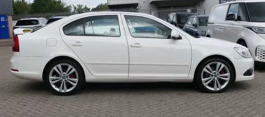 Used Skoda Octavia vRS 225 HP (165 kW) 2011 White Hatchback
