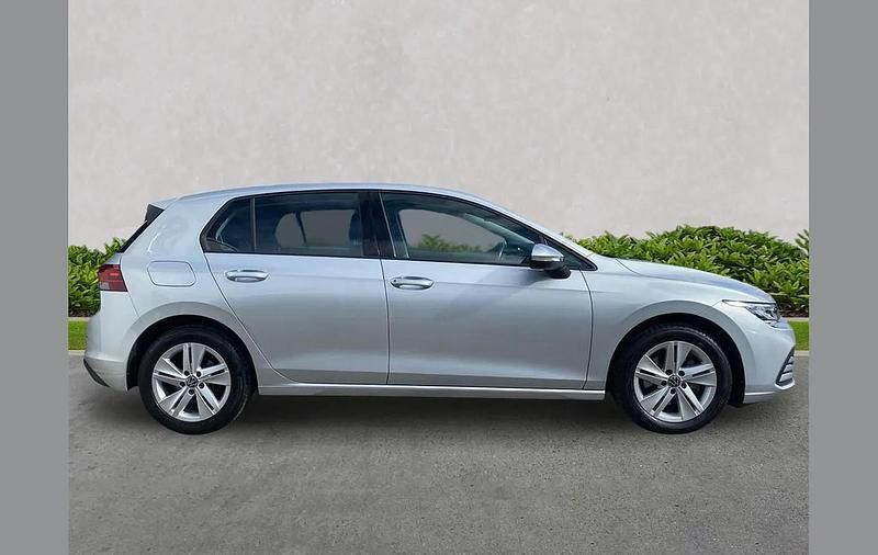 Used VW Golf VIII Life 150 HP (110 kW) 2022 Silver Hatchback