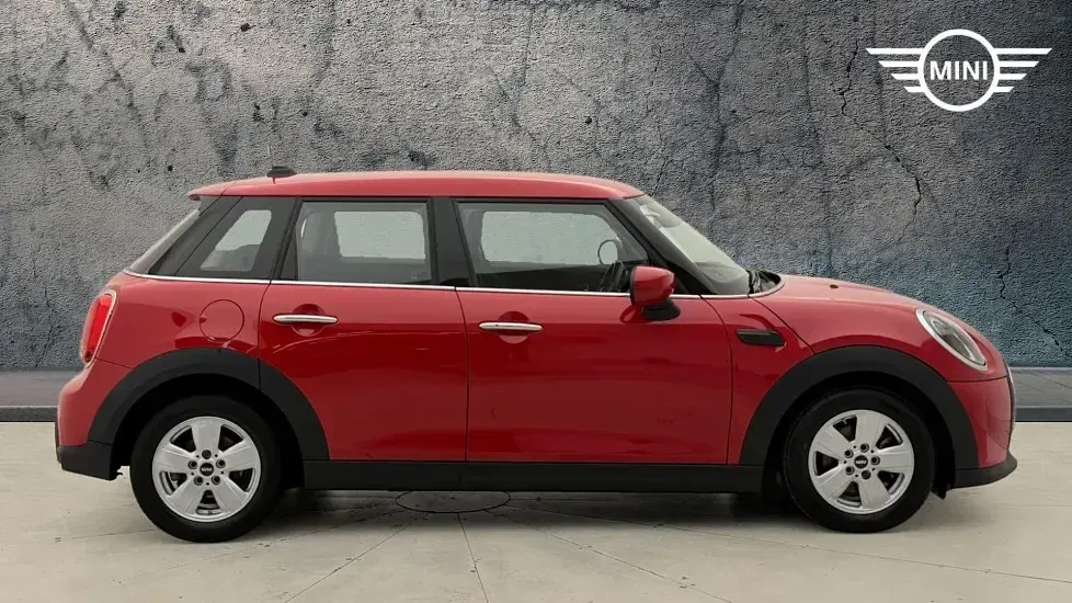 Used Mini Cooper Classic 134 HP (98 kW) 2022 Red Hatchback
