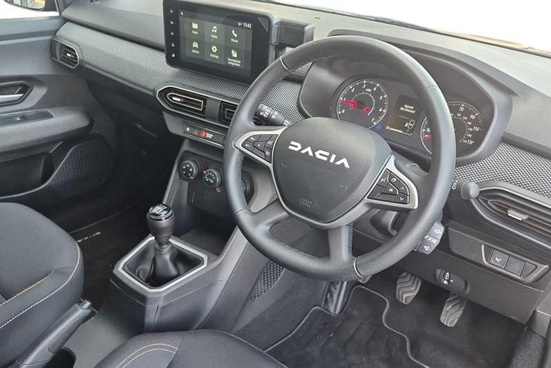 Used Dacia Sandero Expression 91 HP (66 kW) 2024 Green Hatchback