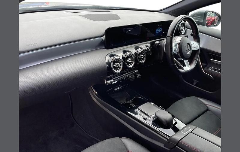Usado Mercedes A250 AMG Line Premium 214 HP (157 kW) 2021 Cinzento Citadino