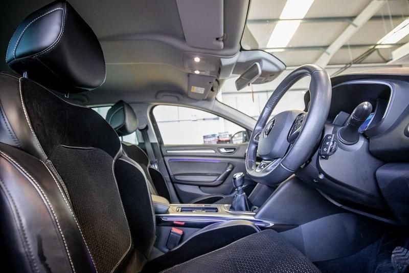 Used Renault Mégane IV Dynamique 130 HP (95 kW) 2016 Black Hatchback